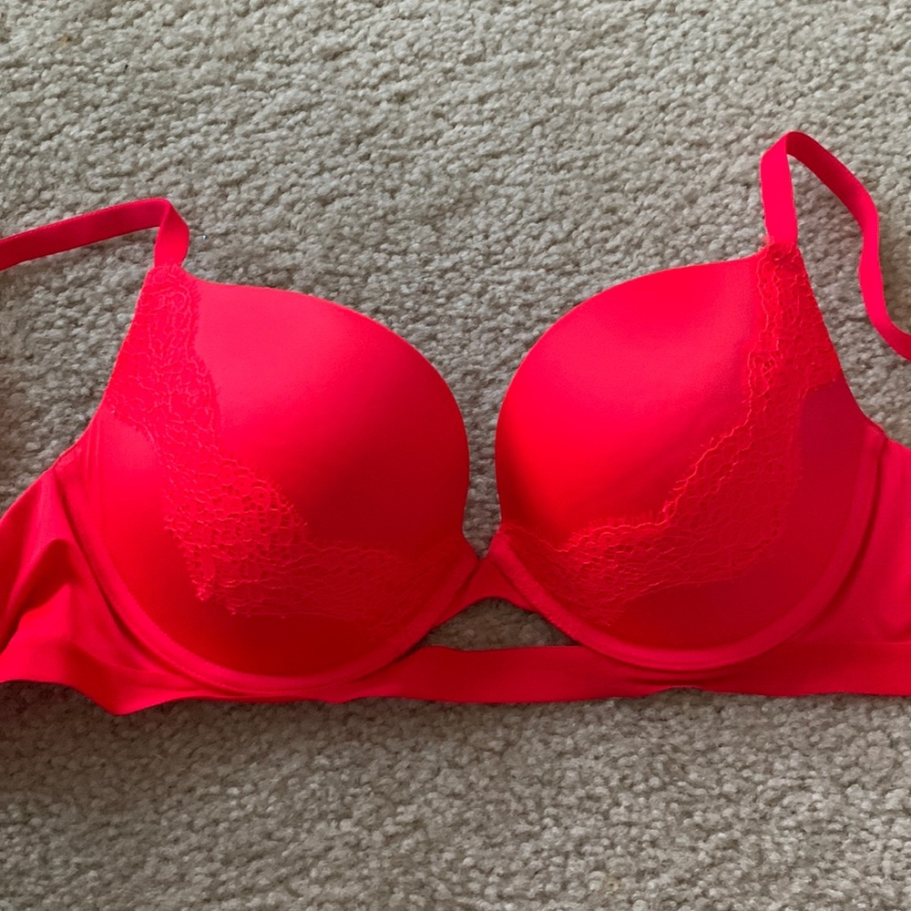 Victoria’s Secret 34D Bra